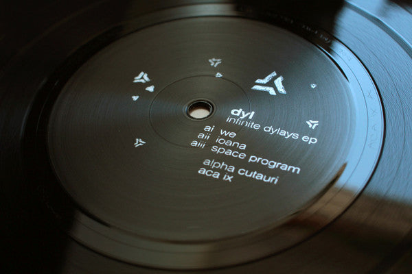 DYL (3) : Infinite Dylays EP (12", Mar)