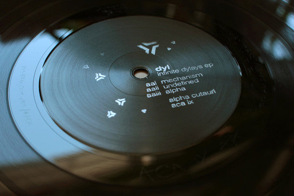 DYL (3) : Infinite Dylays EP (12", Mar)
