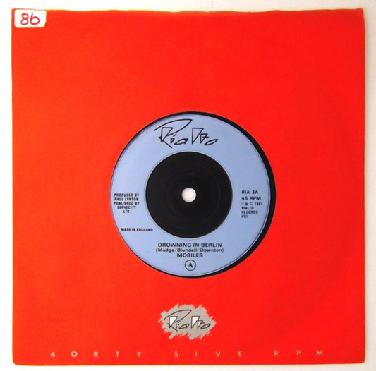 Mobiles : Drowning In Berlin (7", Single, CBS)