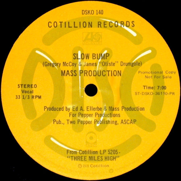 Mass Production : Groove Me / Slow Bump (12", Promo)