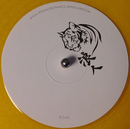 Constrict (2) : Betchu / Trauma Bond (12", Cle)